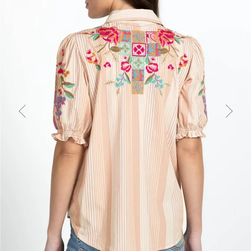 Johnny Was PETUNIA SMOCKED LISBON SHIRT. Size M - Picture 4 of 8